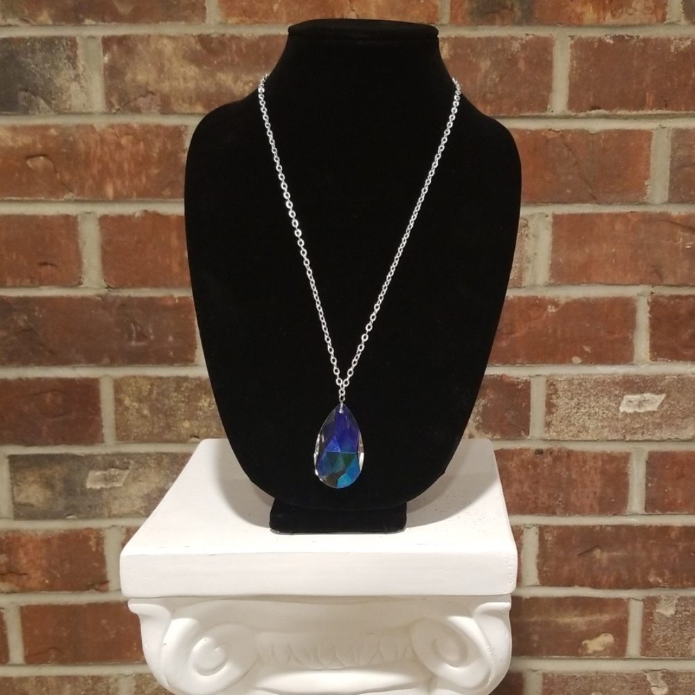 Silver Necklace with Crystal Pendant